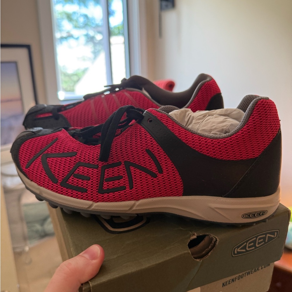 NEW IN BOX Keen Women’s A86 TR Trail Running Shoe Barberry/Black Size 7 US